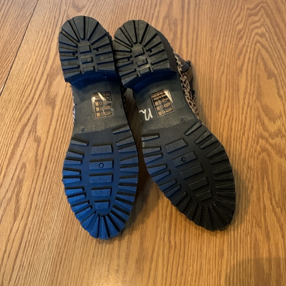 QUPID boots. All man made materials. Size 9. TAN/BLACK. NEW! - Picture 3 of 3